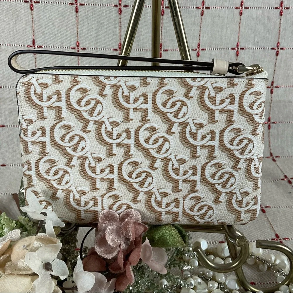 COACH Canvas & Leather Corner Zip Wristlet Small Wallet Clutch CF548 Ivory Chalk - Picture 2 of 6